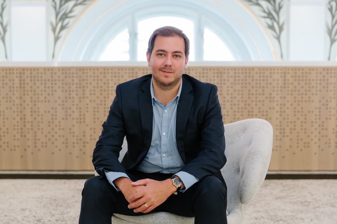 stephan holzbach from seatsmatch helps you find an office