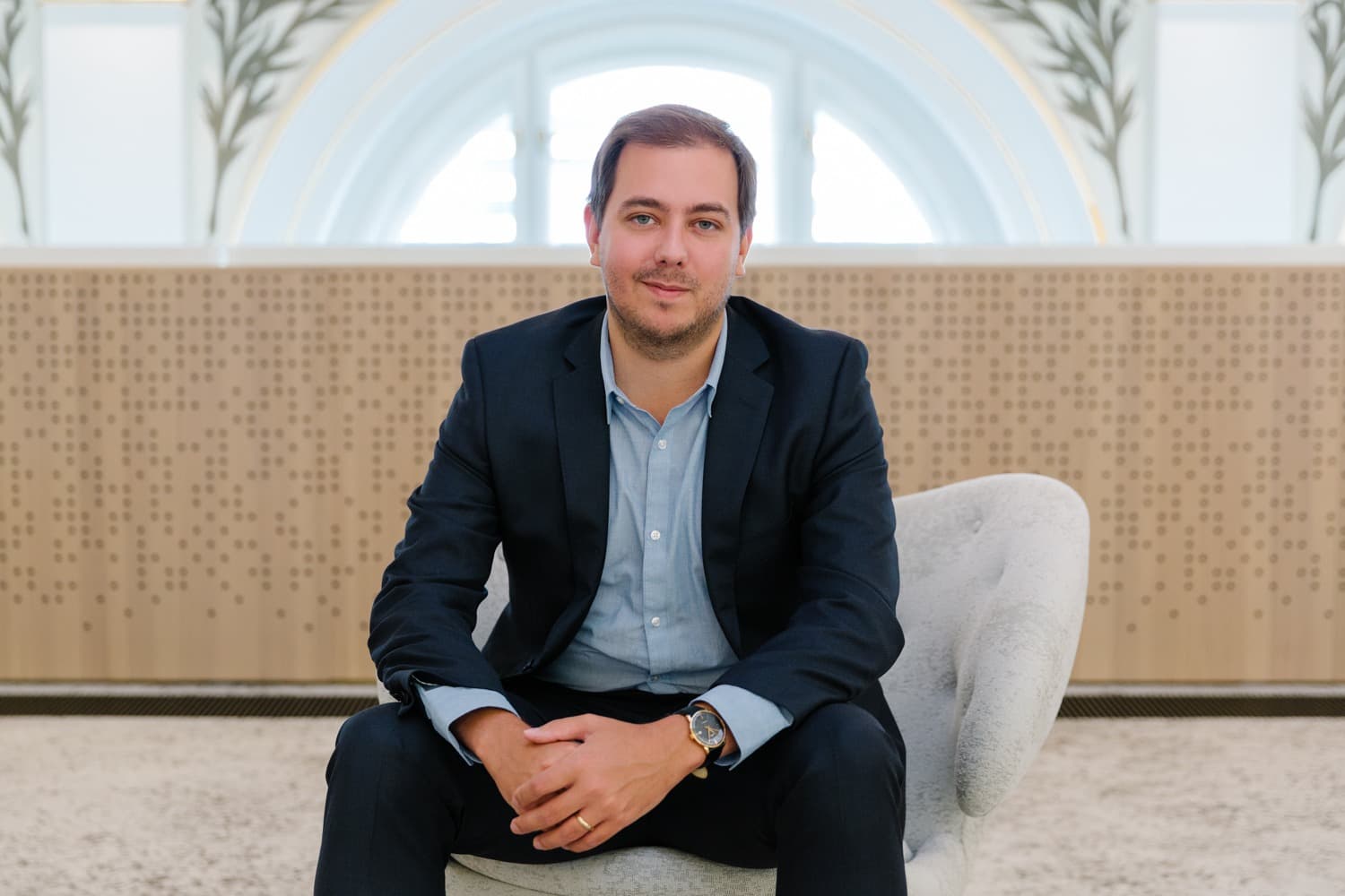 stephan holzbach from seatsmatch helps you find an office